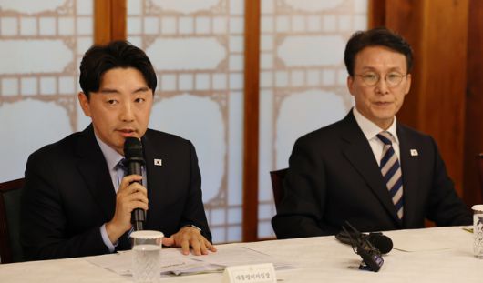 강훈식 대통령 비서실장이 7일 서울 종로구 삼청동 국무총리 서울공관에서 열린 제3차 고위당정협의회에서 발언하고 있다. [사진 뉴스1]