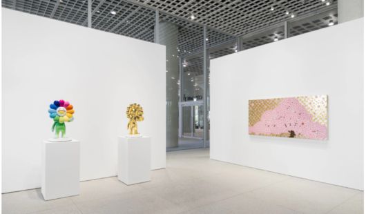 무라카미 다카시의 개인전이 열리고 있는 서울 용산구 아모레퍼시픽미술관 캐비닛 전시장 전경. 가고시안