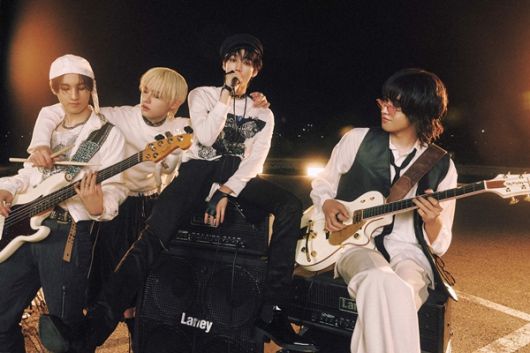 FNC 신인 보이 밴드 AxMxP(에이엠피)가 10일 오후 ‘1st Album ‘AxMxP’ 데뷔 쇼케이스를 진행한다.