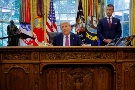 백악관 집무실의 도널드 트럼프 미국 대통령. 로이터 연합