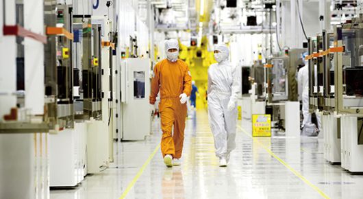 삼성전자는 HBM 시장에서의 입지를 강화하기 위해 엔비디아로부터 HBM3E 12단 제품 품질 검증을 받는 한편 HBM4 1c 나노 공정 양산 준비 완료 단계에 있다.