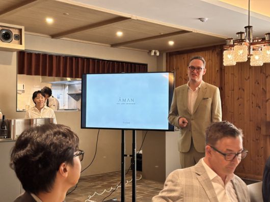 설명하고 있는 테드 터커(Ted Tucker) 아만 나이러트 방콕 총지배인 / 사진=권효정 여행+ 기자