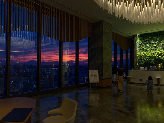 ‘뷰 맛집’ 23층 리셉션. 날씨가 좋으면 후지산이 보인다./사진=김지은 여행+ 기자