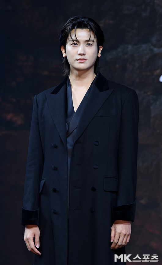 배우 박형식이 최근 제기된 ‘출연료 회당 4억 원’설에 대해 부인했다.