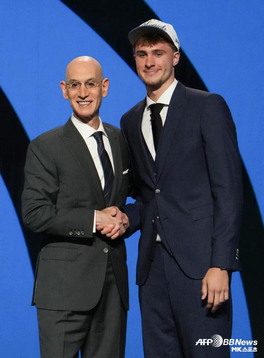 NBA 아담 실버 총재(사진 왼쪽). 사진=AFPBBNews=News1