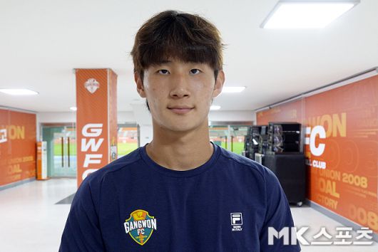 강원 FC 신민하. 제2의 김민재로 평가받는 신민하는 한국 U-20 대표팀 수비의 핵심이다. 사진=이근승 기자