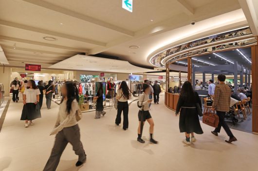 신세계백화점은 의정부점 여성패션관을 2012년 개점 이후 최대 규모로 리뉴얼했다. [사진 = 신세계백화점 제공]