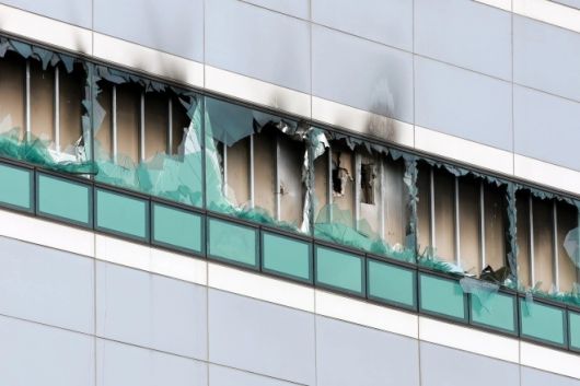 지난 27일 대전 유성구 국가정보자원관리원(국정자원) 전산실 창문이 화재로 깨져 있다. [사진 = 연합뉴스]