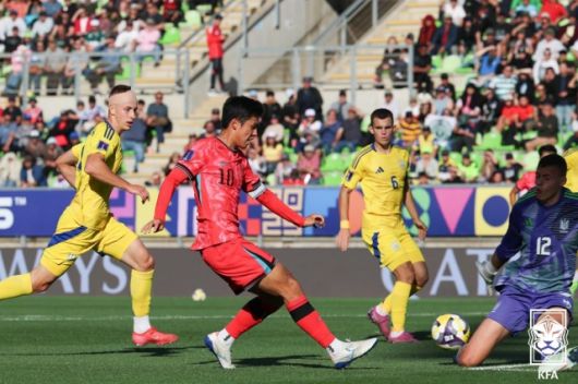 김태원의 결정적인 한 방, 그러나 우크라이나의 슈퍼 세이브에 막혔다. 사진=대한축구협회 제공
