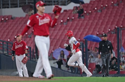 위즈덤이 2일 광주 SSG전에서 홈런을 친 뒤 베이스를 돌고 있다. 사진=KIA 제공