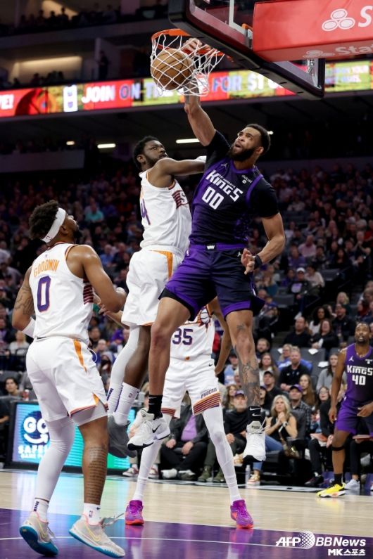 ‘소후닷컴’도 “맥기는 수비력이 뛰어난 골밑 자원이다. 그러나 양날의 검이기도 하다. 종종 경기 흐름보다는 본능에 의존하는 플레이가 많다“고 설명했다. 사진=AFPBBNews=News1