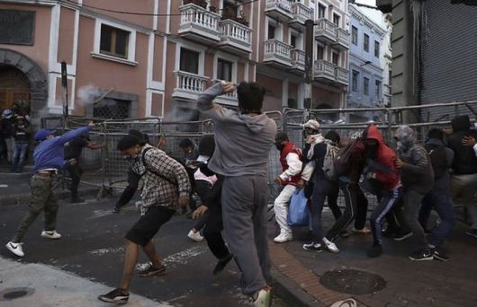 에콰도르 수도 키토에서 벌어진 격렬한 시위 모습  [사진 = 연합뉴스]