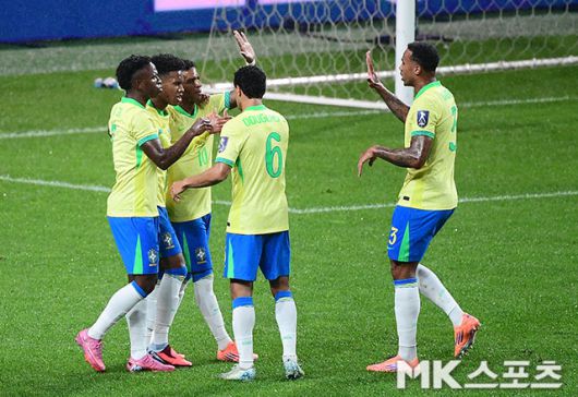 한국은 이날 브라질에 5골이나 허용했다. 사진=김영구 기자