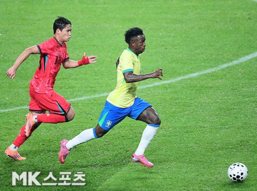 비니시우스가 빠르게 내달리고 있다. 사진=김영구 기자