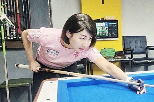 고등학생때 포켓볼로 당구와 인연을 맺은 김보름은 이후 4구, 3쿠션까지 배우게 됐고. 홍대VIP 소속으로 동호회 활동하다 2023년 LPBA에 데뷔했다. (사진=구로 빌리어즈원)