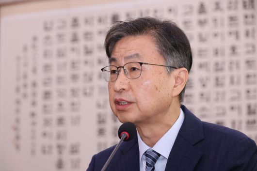 최재해 감사원장이 지난 16일 서울 여의도 국회에서 열린 감사원 등에 대한 법제사법위원회 국정감사에서 의원 질의에 답하고 있다. [연합뉴스]