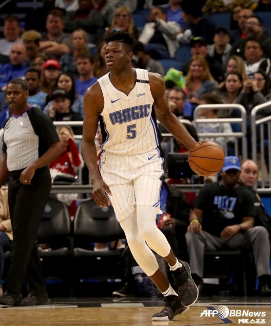 213cm의 신장과 239cm의 윙스팬 등 뛰어난 피지컬은 밤바를 돋보이게 하기에 충분했다. 심지어 슈팅 능력까지 갖췄다는 평가. 하나, NBA에서 롱-런하지는 못했다. 전체적인 공격 능력이 떨어졌고 뛰어난 신체 조건을 제대로 활용하지 못했다. 사진=AFPBBNews=News1