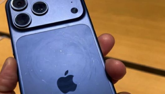 아이폰17 프로 스크래치. [사진출처=엑스]