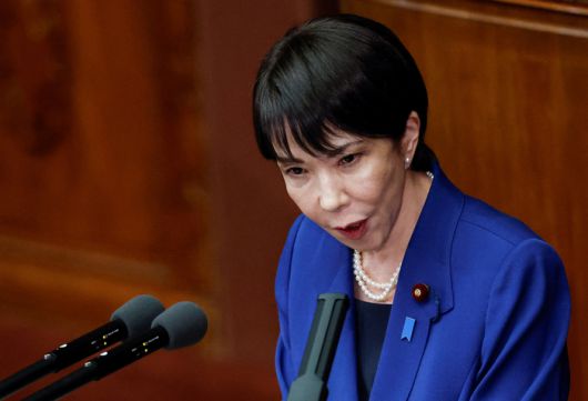 24일 열린 임시국회에서 취임 첫 연설을 하고 있는 다카이치 사나에 총리 [로이터 연합뉴스]