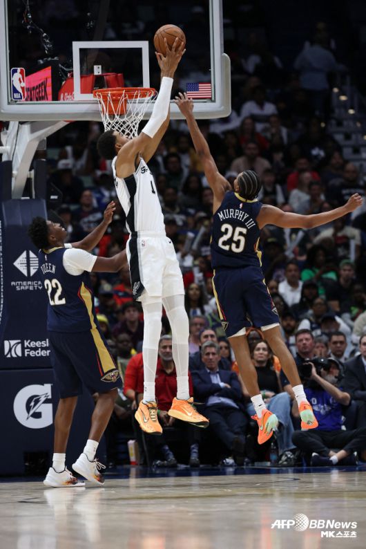 빅터 웸반야마(사진 가운데). 사진=AFPBBNews=News1