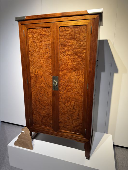 경남무형문화재 소목장 조복래 명인의 ‘책장’ <정유정 기자>