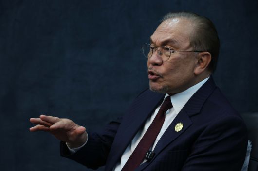 안와르 이브라힘 말레이시아 총리가 매일경제와 지난달 31일 인터뷰하는 모습. [경주 = 한주형 기자]