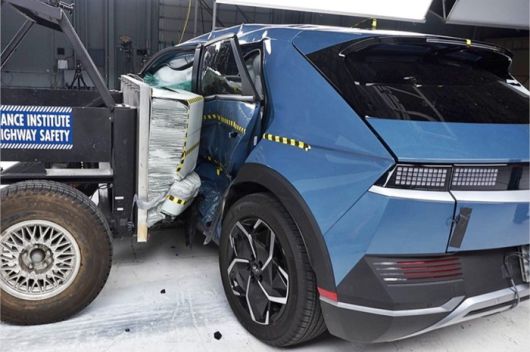아이오닉 5 충돌테스트 장면 [사진출처=IIHS]