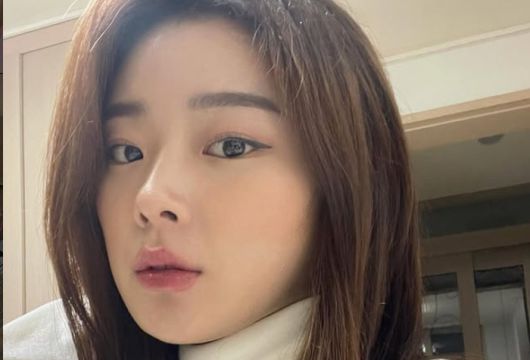 비 오는 날 셀프 축가로 로맨틱한 결혼식을 올려 화제를 모았던 ‘진짜부부’의 아내 송수연이 이혼 소식을 전했다. [사진출처 = 송수연 인스타그램]