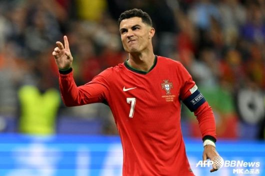 호날두는 자신의 6번째 유로였던 유로 2024에서 “마지막 유로라는 건 사실이지만 감정적이지 않다. 내게는 경기, 팬들, 동료들, 축구에 대한 열정만 가득하다. 이곳에서 가장 중요하고 필요한 건 열정뿐이다”라고 말한 바 있다. 사진=AFPBBNews=News1