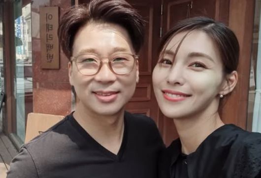 배우 김정화(42) 남편인 가수 유은성(48)이 뇌암 투병 중 SNS 해킹에 시달린 안타까운 근황을 전했다. [사진출처 = 인스타그램]