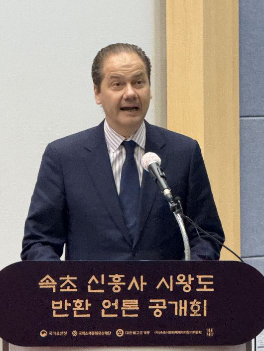 맥스 홀라인 미국 메트로폴리탄미술관 관장이 14일 신흥사 시왕도 반환 언론공개회 참석해 발언하고 있다. <이향휘 기자>