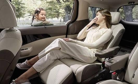 가족을 VIP로 모시는 카니발 [사진출처=기아]