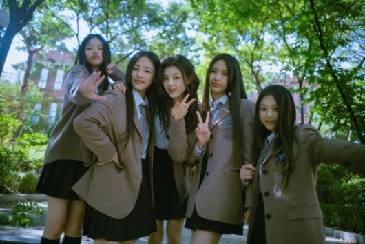 그룹 뉴진스 멤버들의 얼굴을 합성해 딥페이크 성착취물을 만들고 이를 유포한 20대 남성이 벌금형을 선고받았다.