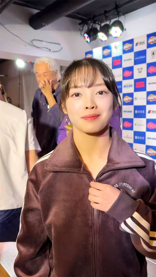 현재 태폴러지 세계랭킹 2위 및 파이트 매트릭스 세계랭킹 8위 이예지가 11월22일 계체 통과 후 제4대 인빅타FC 아톰급 챔피언 및 제1·3대 라이진 여자 49㎏ 챔피언 하마사키 아야카를 상대하는 각오를 밝히고 있다. 사진=뽀빠이연합의원KMMA파이터에이전시 제공