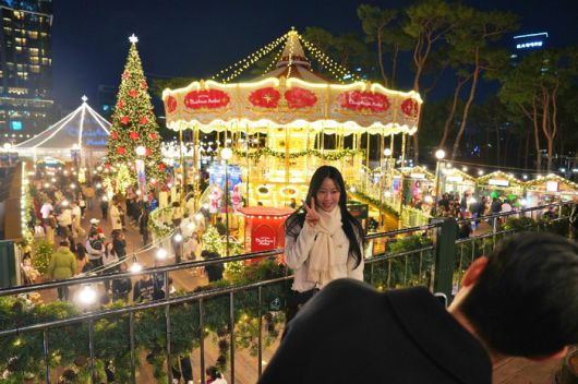 (Lotte Department Store)