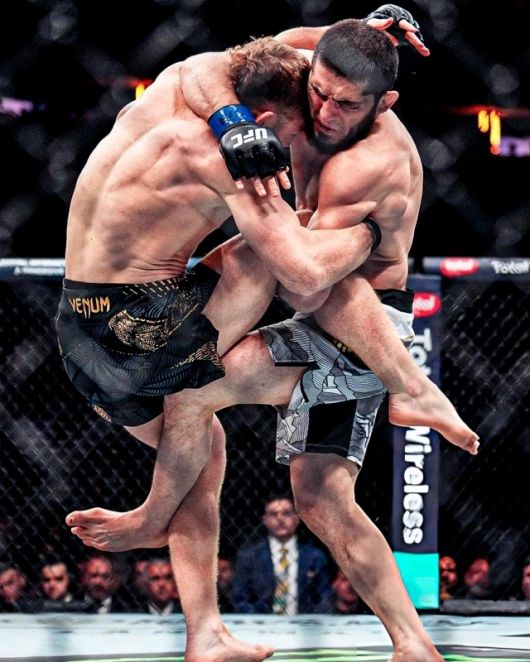 마카체프는 지난 잭 델라 마달레나와의 웰터급 타이틀전에서 5라운드 만장일치 판정승, 더블 챔피언이 됐다. 사진=La Sueur SNS