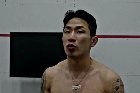 더블지 두 체급 챔피언 박찬수가 2025년 11월 글로벌 OTT 서비스 UFC 파이트 패스로 세계 200여 국가에 생중계된 고려대학교 화정체육관 ZFN 3 메인이벤트 승리 후 백스테이지 인터뷰를 하고 있다. 사진=MCP ECC
