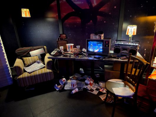 KFC와 기묘한 이야기 5의 협업 팝업스토어가 운영되는 KFC 서울 신촌역점 [김혜진 기자]