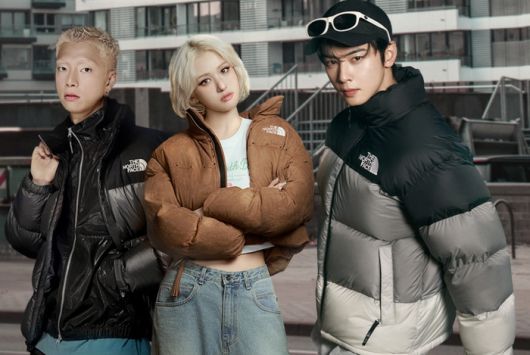 차은우와 전소미가 모델인 노스페이스 광고 스틸 컷. 착장 제품은 이번 오기재 리스트에 포함되지 않은 제품임. [노스페이스 홈페이지 갈무리]
