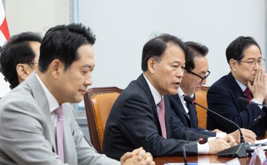 윤한홍 국민의힘 의원이 5일 서울 여의도 국회에서 열린 ‘혼용무도 이재명 정권 6개월 국정평가 회의’에서 발언하고 있다. [사진 출처 = 뉴스1]