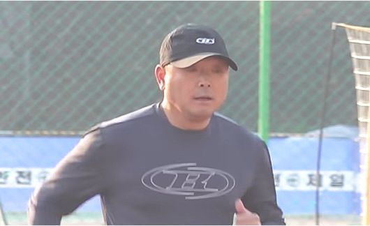 ‘마라톤 영웅’ 이봉주가 5km 완주에 성공해 화제다. [사진출처 = 유튜브 영상 캡처]