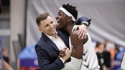 대한민국 농구 역사상 최초의 국가대표 외국인 사령탑이 된 마줄스 감독은 유럽 강호로 떠오른 라트비아 출신 지도자다. 1980년생, 40대 중반의 젊은 마줄스는 여러 곳에서 지도자 생활을 했다. 사진=X