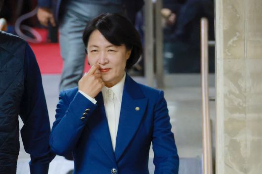 법제사법위원장인 더불어민주당 추미애 의원이 8일 국회에서 열린 비공개 의원총회에 참석하고 있다. [연합뉴스]