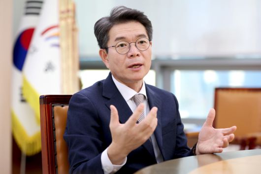 정원오 성동구청장이 지난 8일 성동구청에서 매경AX와 인터뷰하고 있다. [성동구]