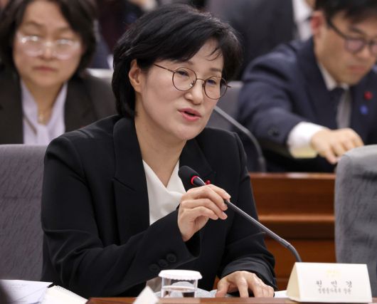 원민경 성평등가족부 장관이 19일 정부서울청사 별관에서 열린 법무부(대검찰청), 성평등가족부 업무보고에서 발언하고 있다. [김호영 기자]