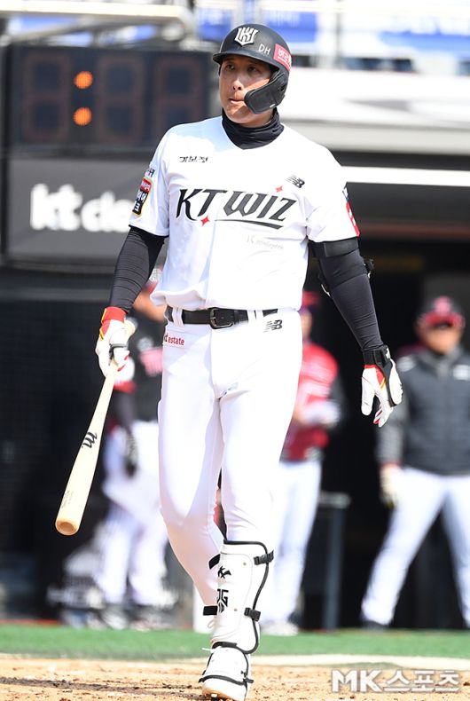 3월 8일 오후 수원 KT위즈파크에서 ‘2025 KBO 리그’ KT 위즈와 LG 트윈스의 시범경기가 경기가 열렸다. LG 치리노스, KT 고영표가 선발로 나섰다. KT 황재균이 타석에 들어서고 있다. 사진=천정환 기자