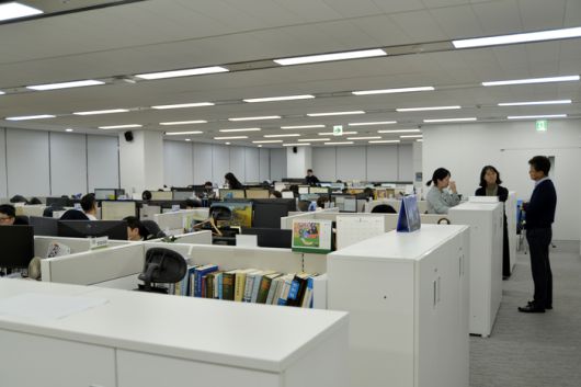 서울 을지로 소재 UIB 코리아 사무실 모습. 직원들이 업무를 보고 있다.