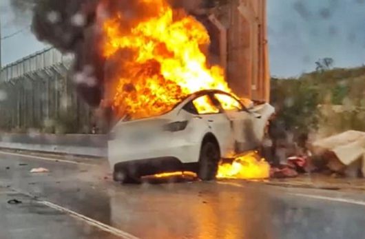 전기차 화재 장면 [사진출처=KBS 보도화면 캡처]