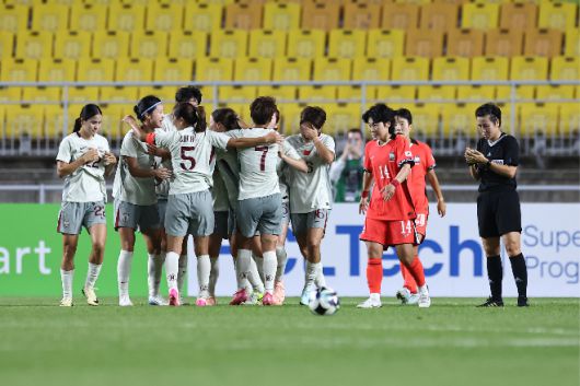 선제골을 넣은 뒤 기뻐하는 중국 여자 축구 대표팀 선수들. 사진=연합뉴스
