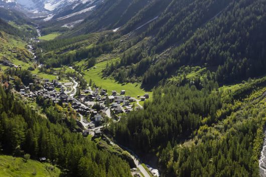 산사태가 덮친 마을. [사진 = AP통신]